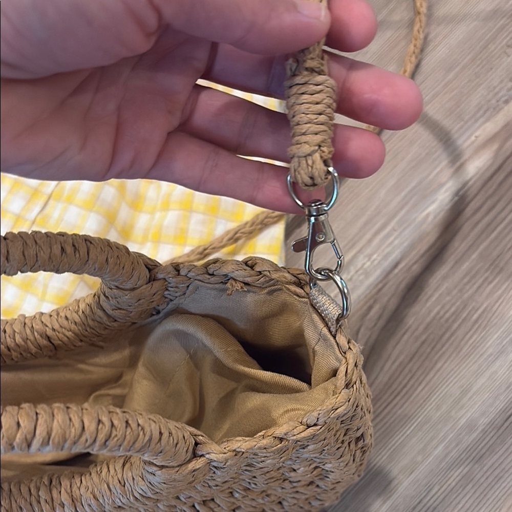 Elegant Tan Straw Woven Crossbody Bag - Picture 3 of 5